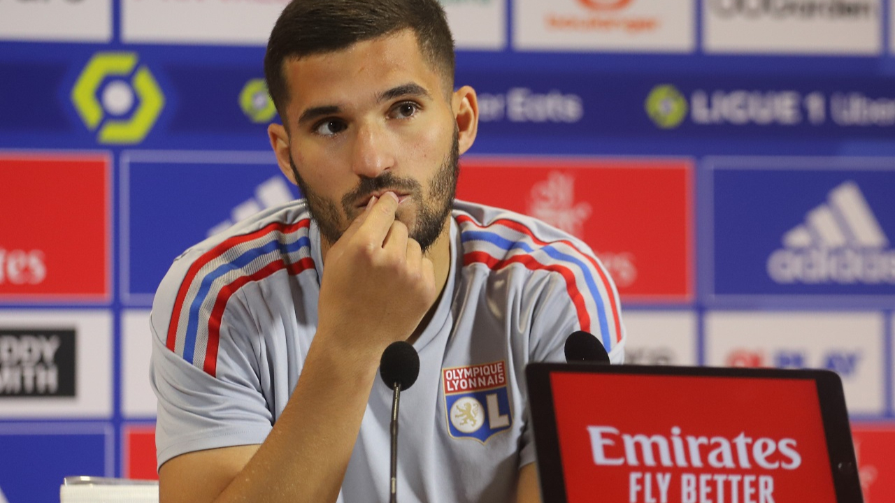 Houssem Aouar avec l Algérie Le joueur de l OL botte en touche