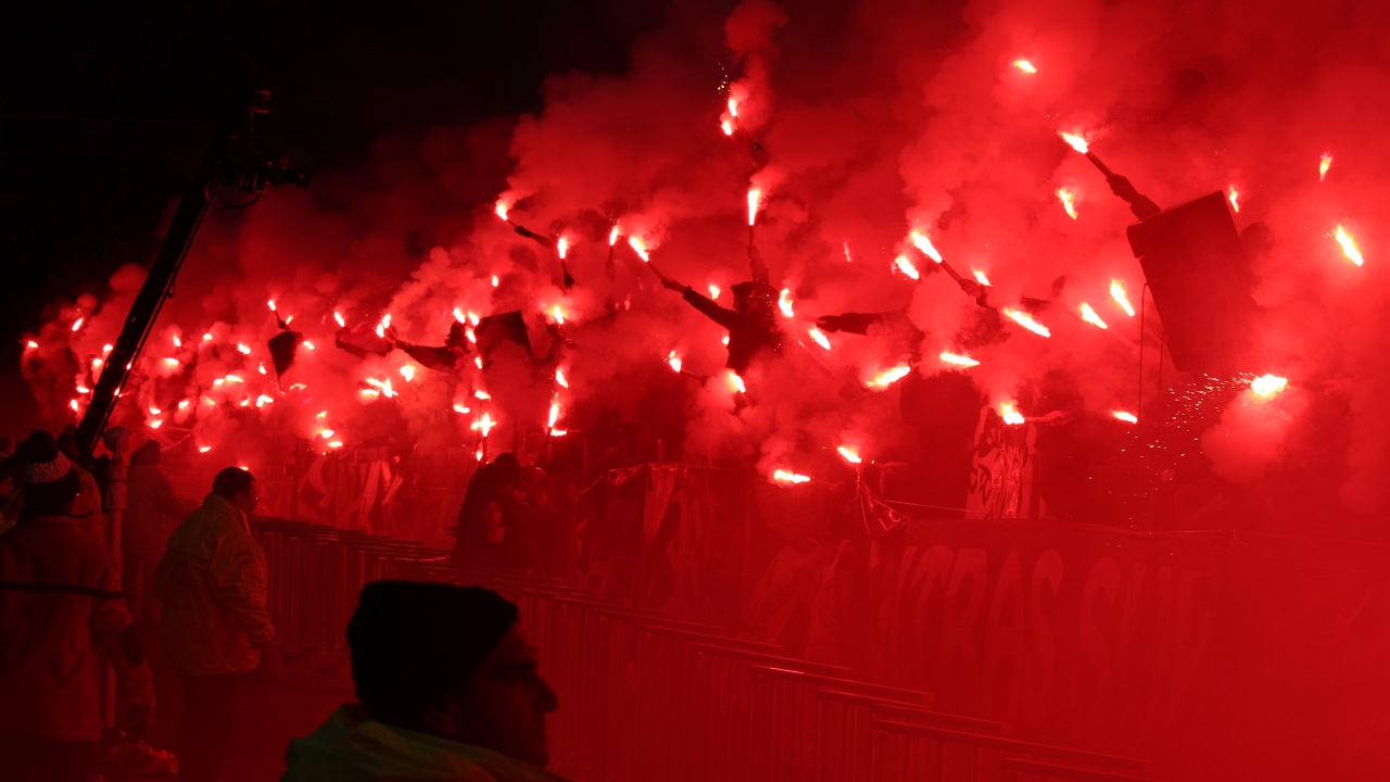 Fumig Nes Lors D Ol Nice Le Kop Nord Ferm Par La Commission De