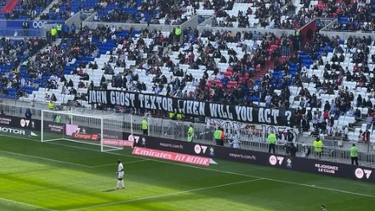 OL-Rennes : Une Banderole Déployée En Tribunes Contre John "Ghost" Textor