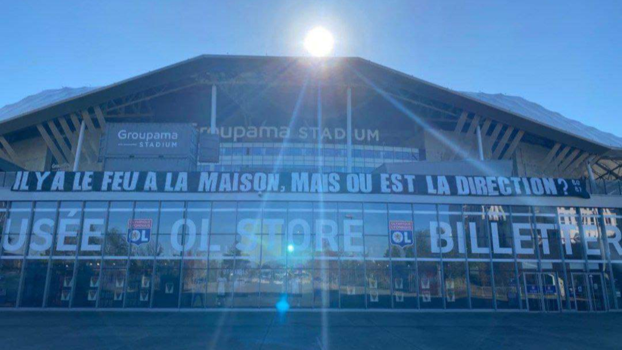 Les Bad Gones Ciblent La Direction De L'OL Dans Une Banderole Déployée ...